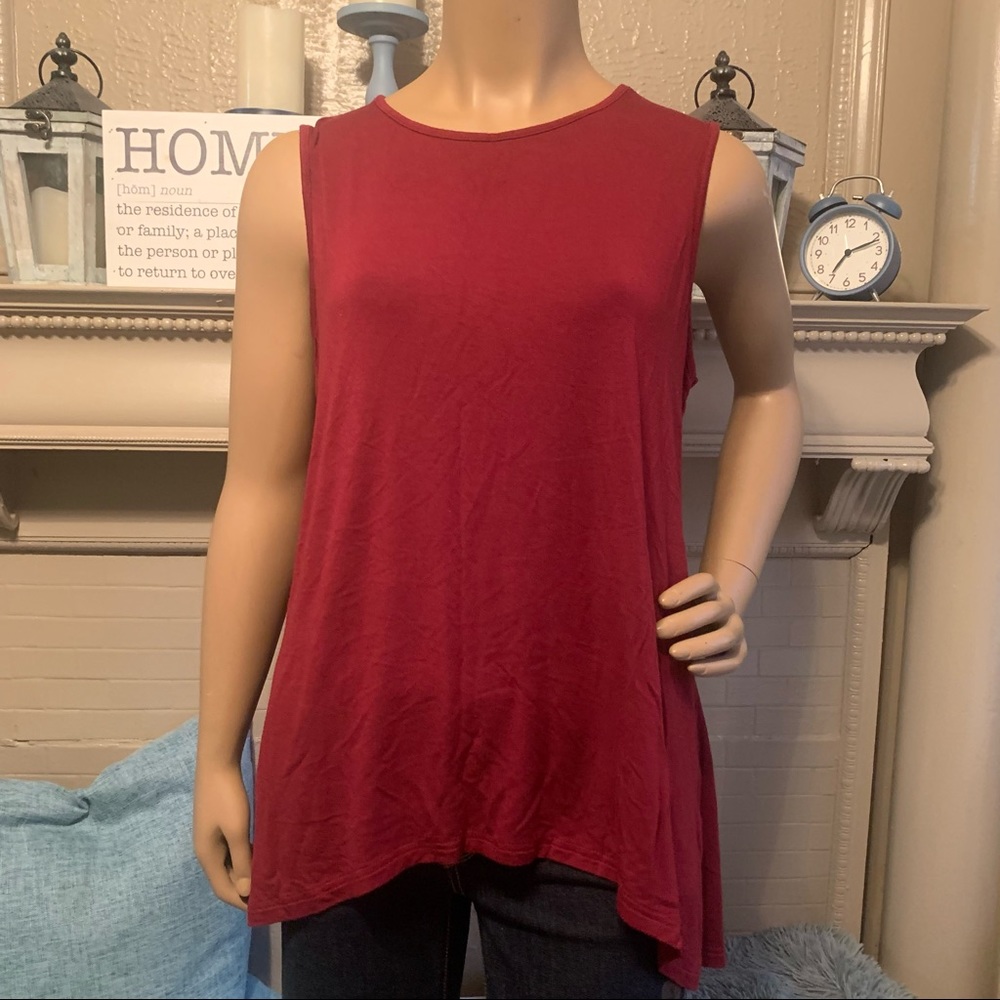 Never Worn, Soft and Loose Fit High Low Sleeveless Tank, Burgundy Maroon